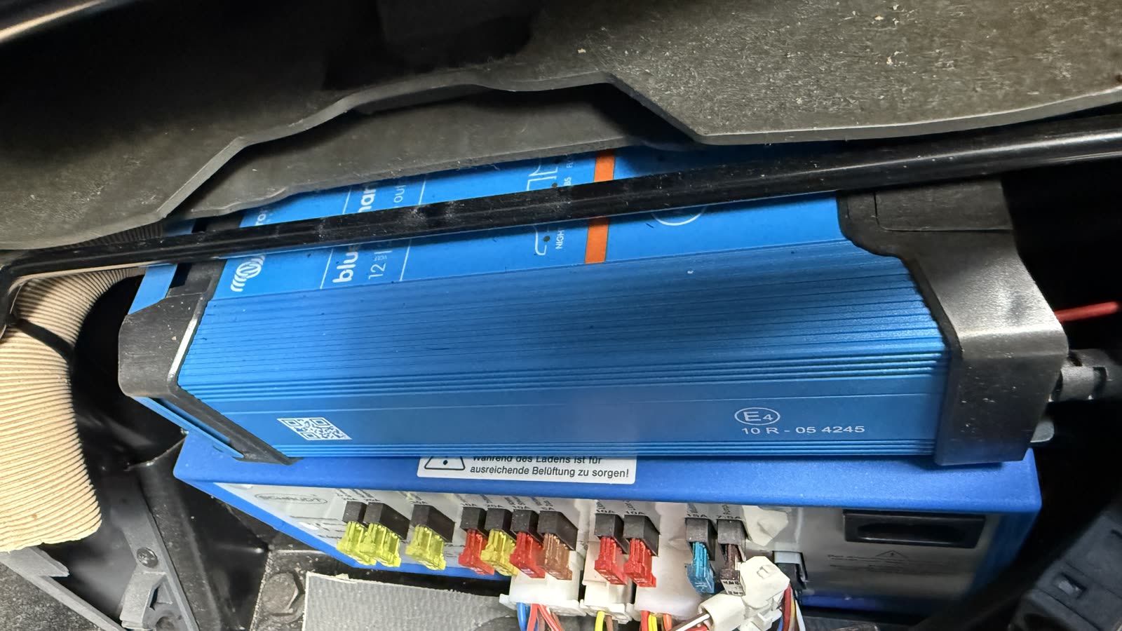 Power station koppelen aan vast elektrosysteem: kan dit? — off-grid kamperen