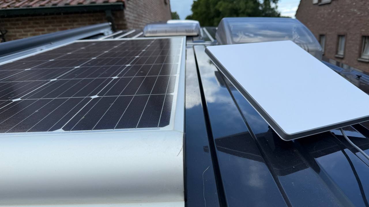 Starlink Mini in de camper: de complete gids (2026) — off-grid kamperen